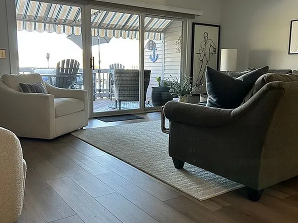 1657 N Pointe Dr NW, Canton, OH 44708