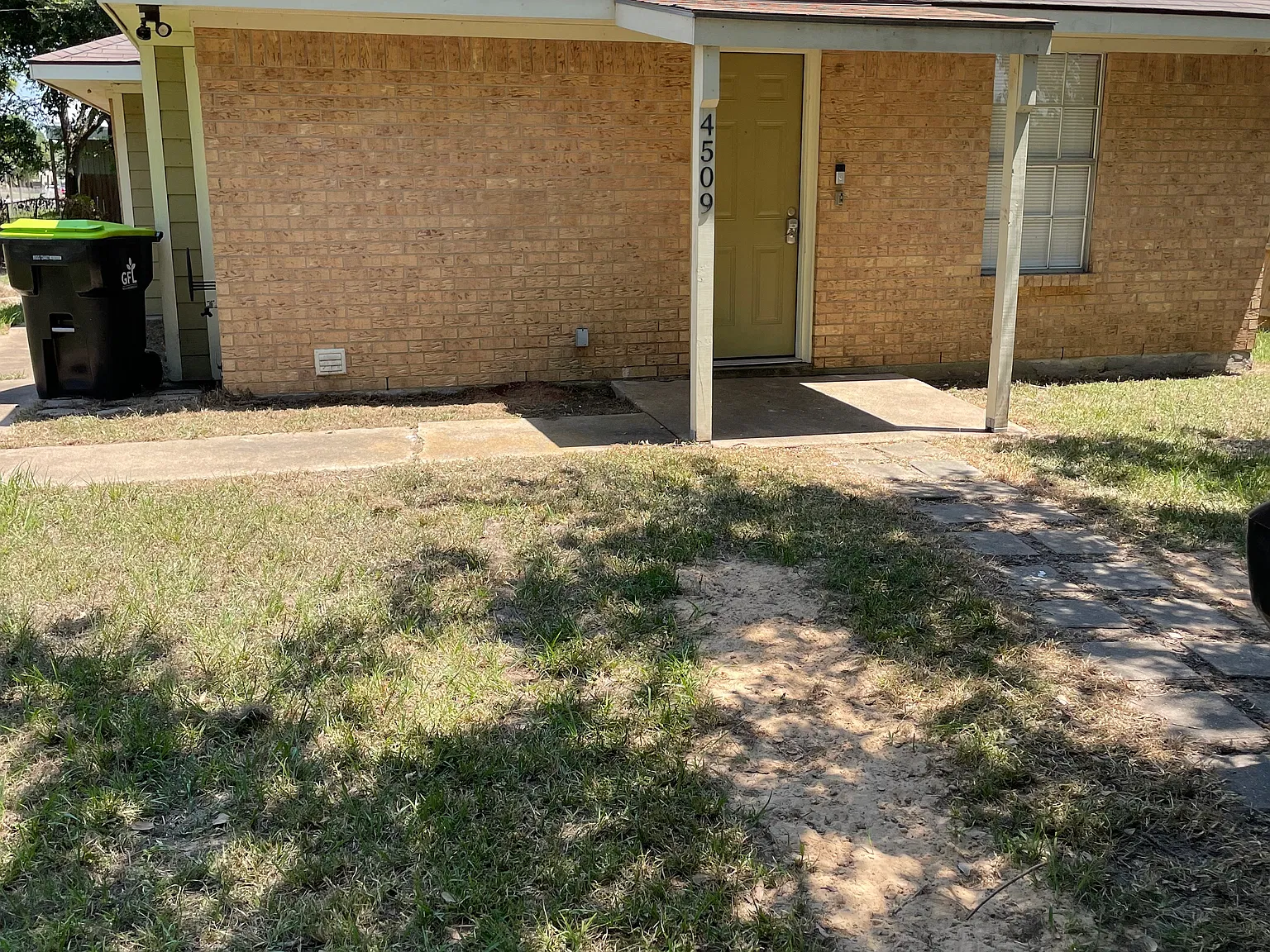 3 bed, 1008 sqft, $1,500 — Photo 4