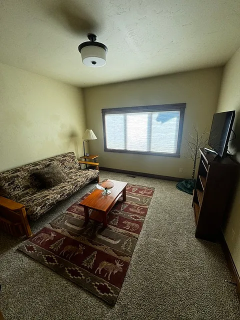 5 bed, 3626 sqft, $4,550 — Photo 4