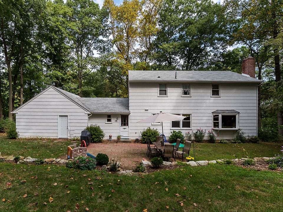 2nd image of 18 Jenkins Dr