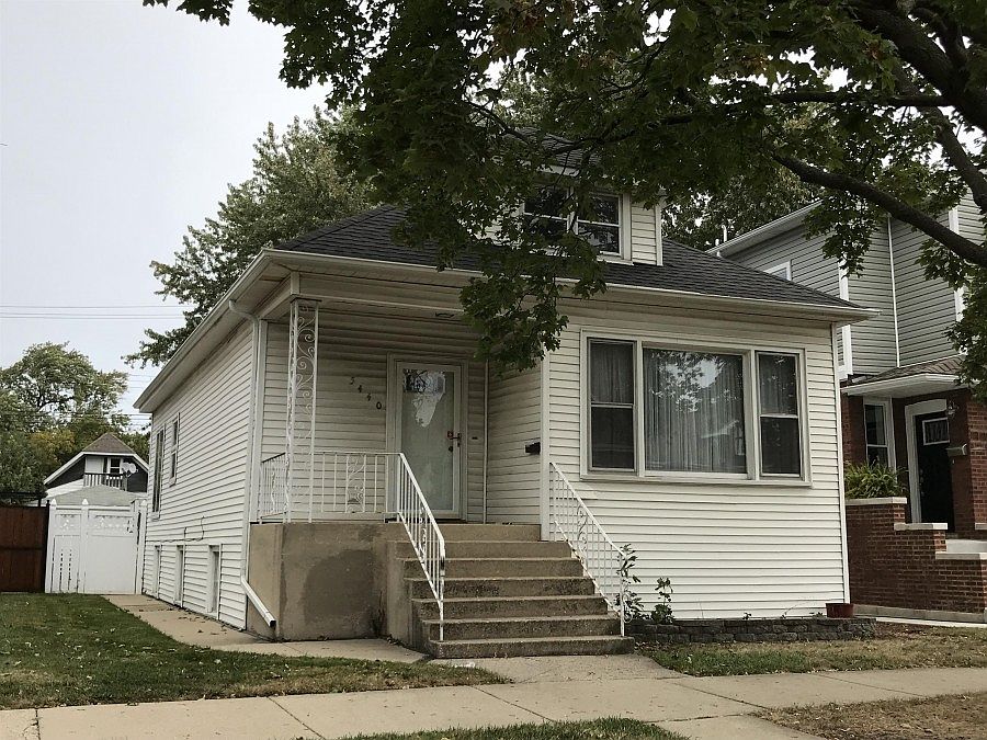 2nd image of 5440 W Byron St