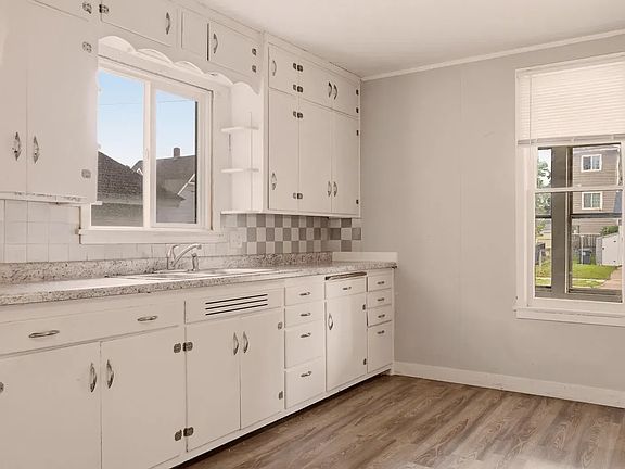 5th image of 1002 8th St S