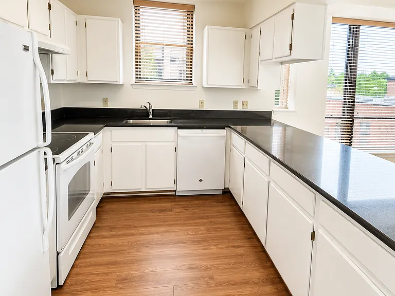 1251 Banks Aly NW #6 — Photo 6