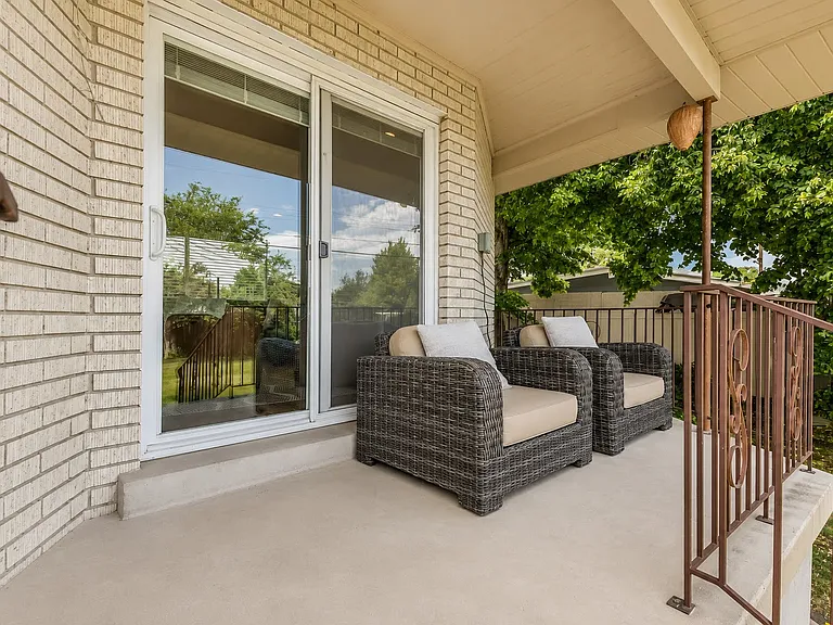 787 E Redmaple Cir — Photo 18