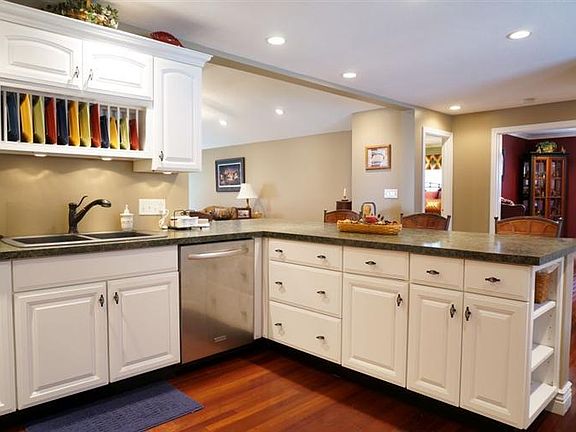 4th image of 507 W 1st St