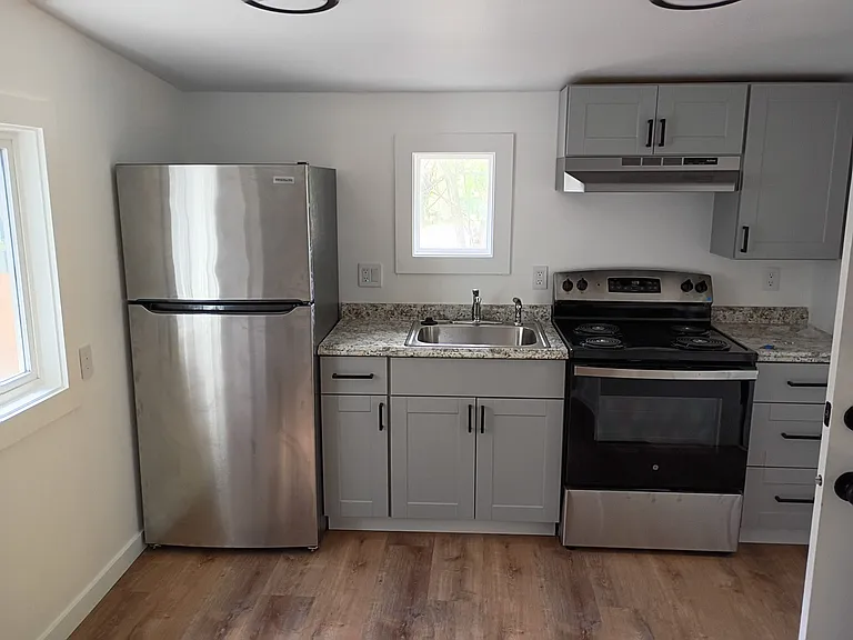 662 Monmouth St — Photo 9