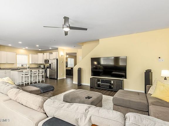5th image of 1022 W Ivyglen St