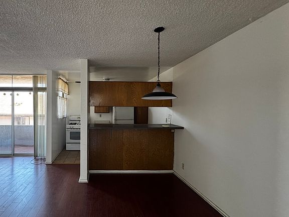4th image of 1233 N New Hampshire Ave #15