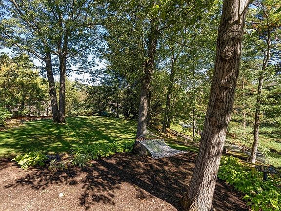 3rd image of 44 Bradford Rd