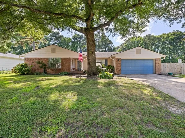 549 Prince Of Wales Dr, Virginia Beach, VA 23452