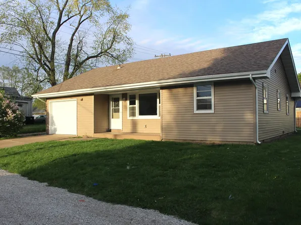 104 N Mulberry St, Clinton, IL 61727