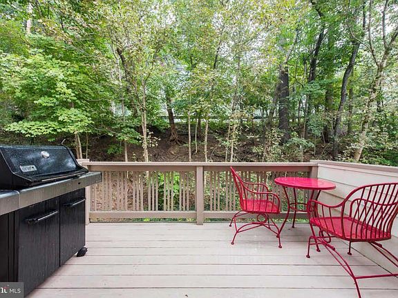 Main level outdoor deck