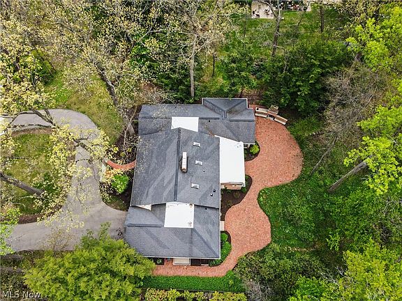 5th image of 3022 Harriett Rd