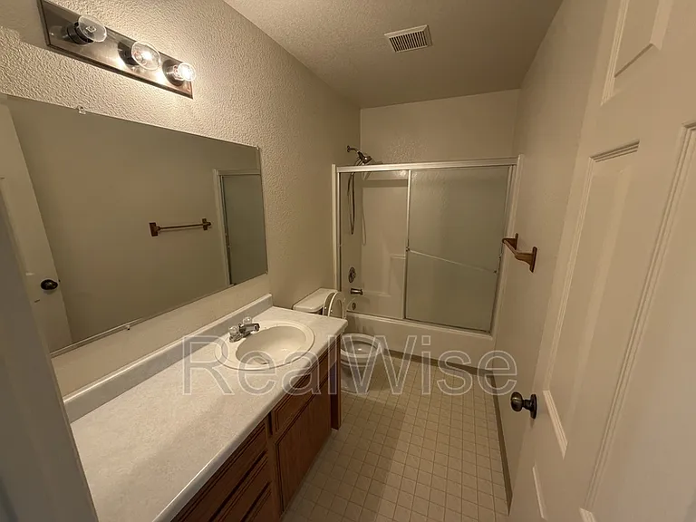 2141 NW North Hill Dr #B — Photo 25