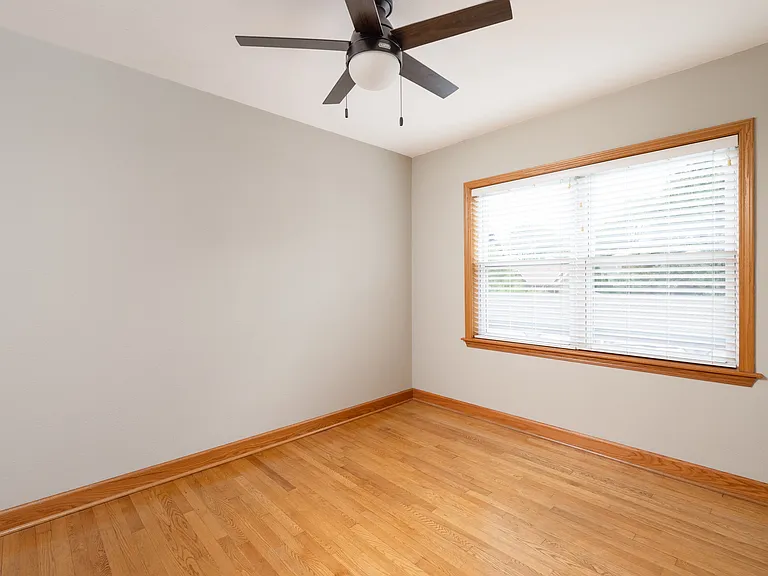 3388 S Kinnickinnic Ave — Photo 9