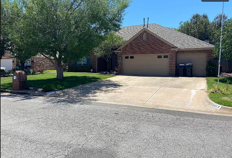 4 bed, 2427 sqft, $2,200 — Photo 2