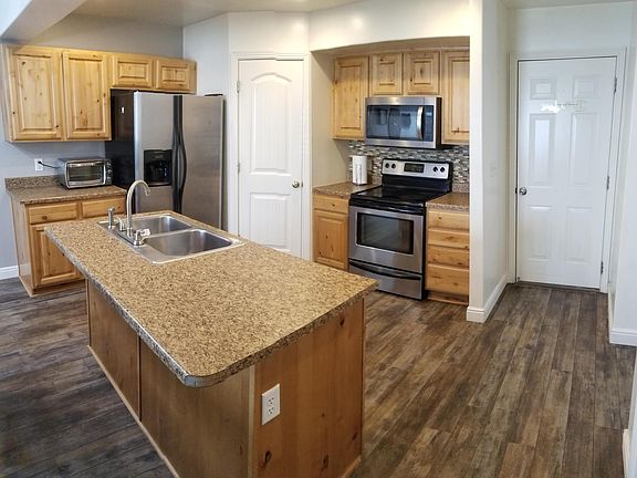 2nd image of 1706 E Dragonfly Ln