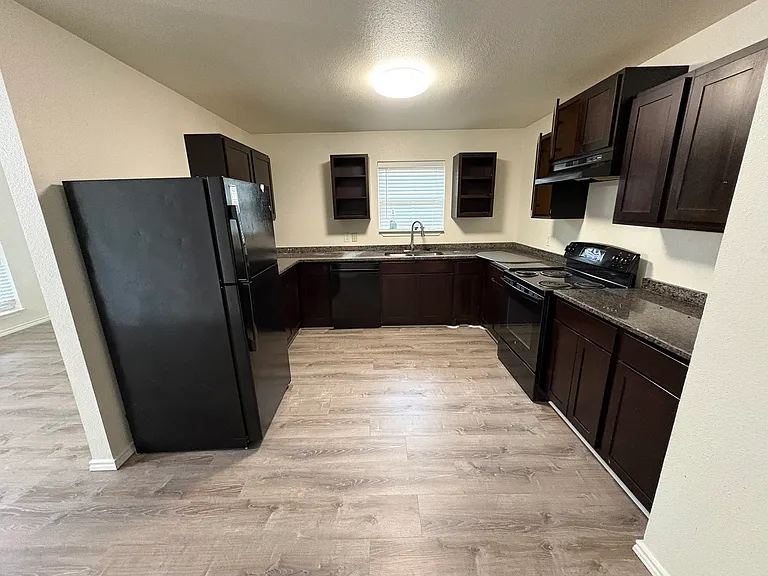 427 Cynisca St #C — Photo 4
