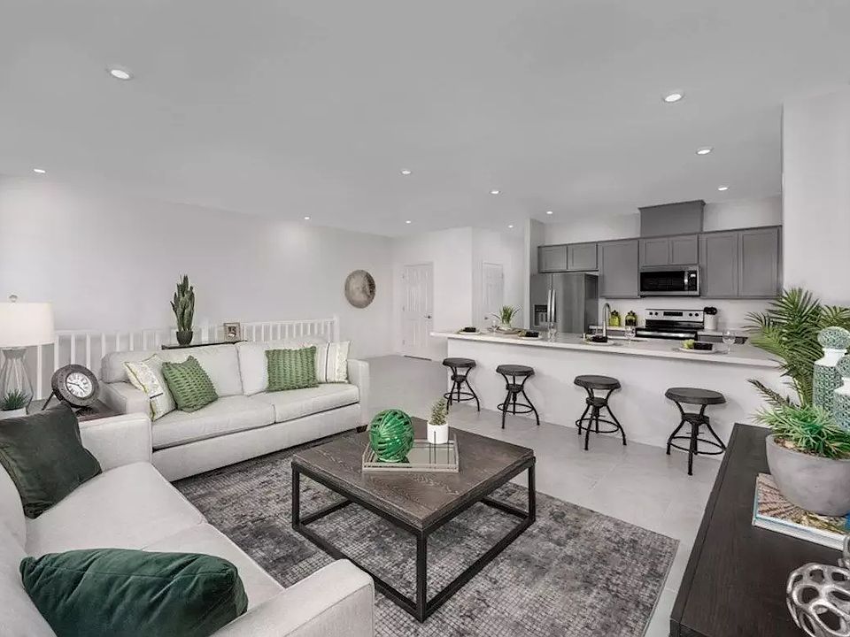 Open Floor PLan Living Room/ Kitchen