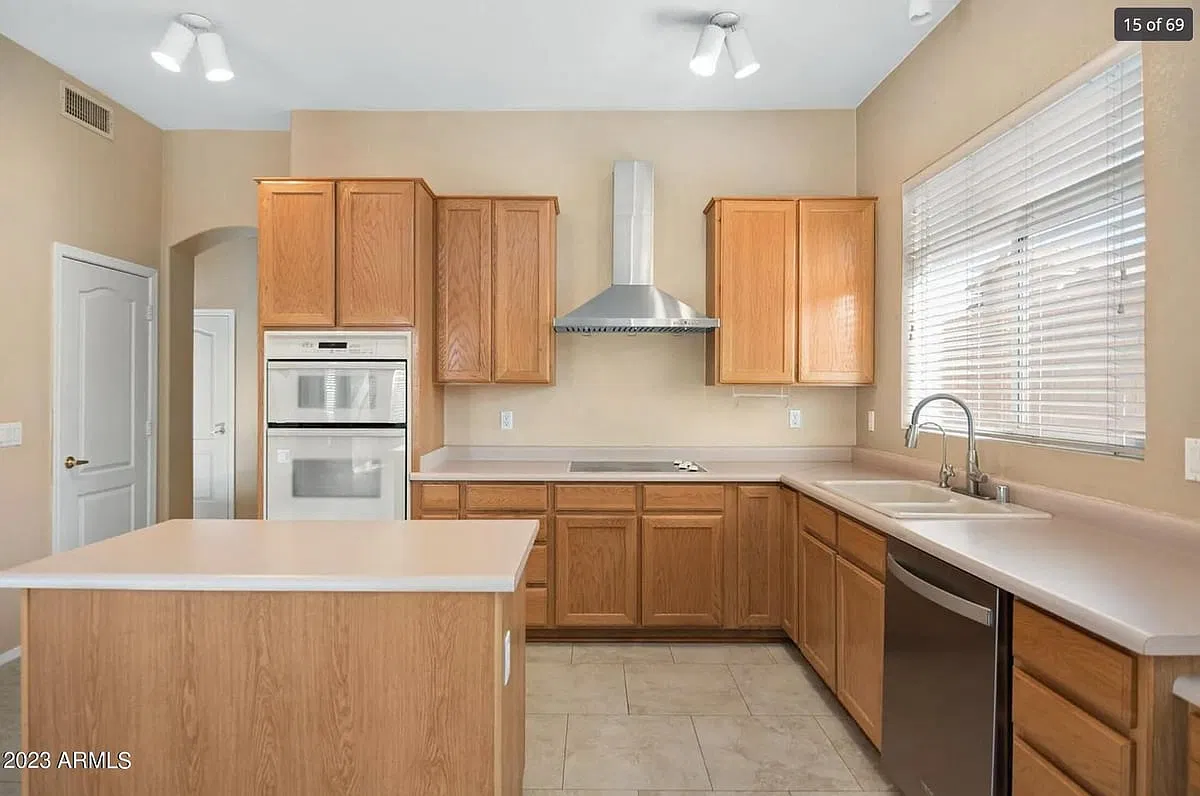 1623 West Armstrong Way — Photo 2