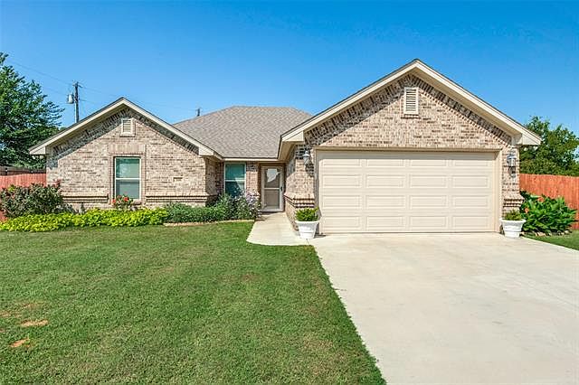 1st image of 308 Brookfield Dr