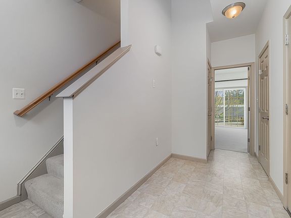 4th image of 11 Indiana Cir