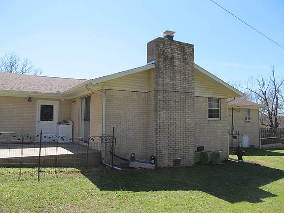 3rd image of 709 Skyline Dr