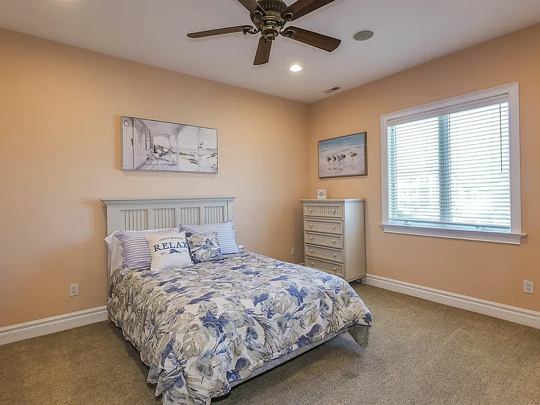 530 W Shore Dr — Photo 37