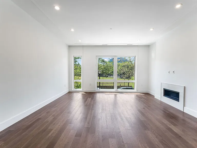 372 9th Luxury Rentals — Photo 47