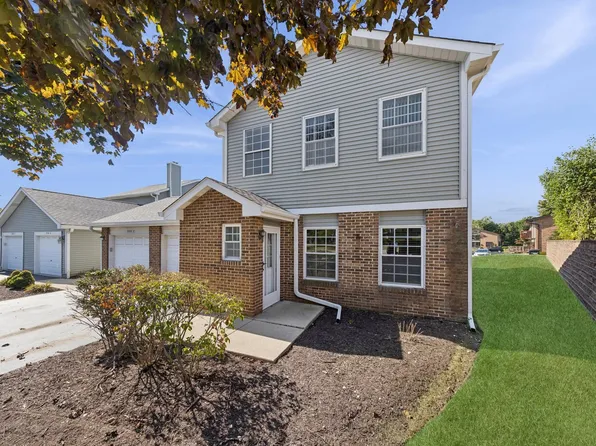 8320 Highpoint Cir #8230-F, Darien, IL 60561