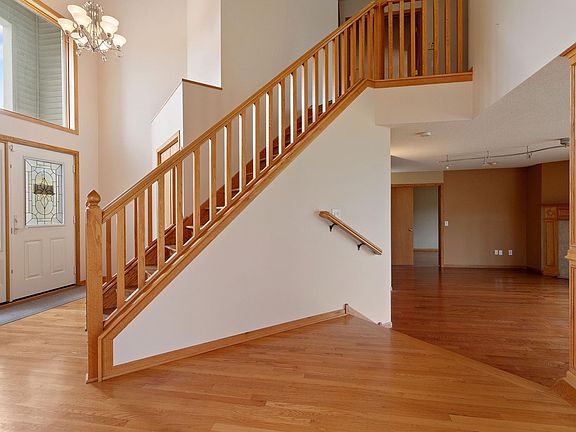 2nd image of 10049 Butternut Ct N