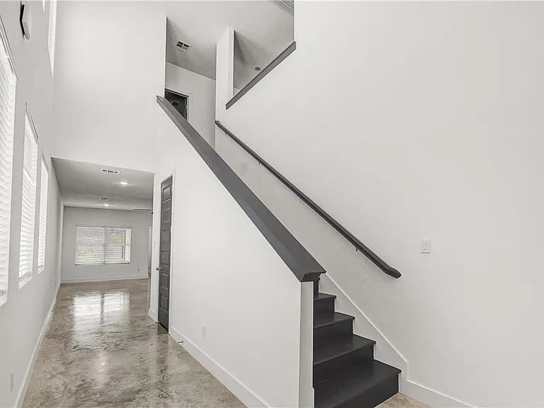 3008 Alpha Wolf Ct — Photo 19