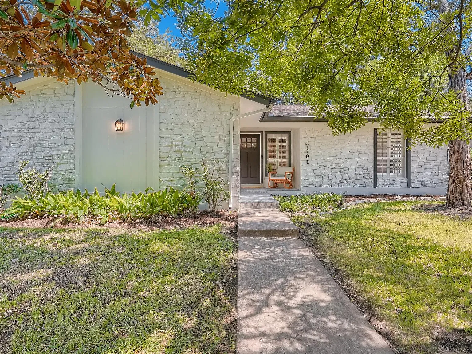 4 bed, 2.0 bath, 1706 sqft, $3,990 — Photo 2