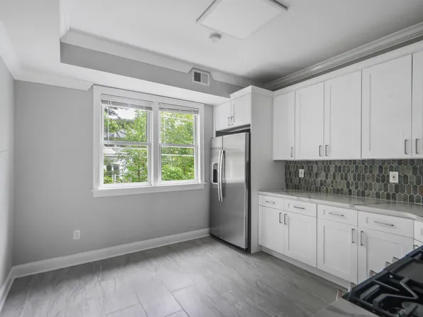 71 West 54th Street image 4 of 24