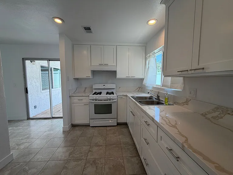 228 Janan Ct — Photo 6