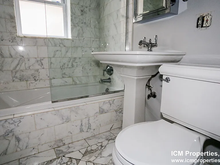 642 W Roscoe St #1 — Photo 7