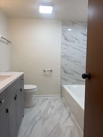 418 Beloit St #15 — Photo 15