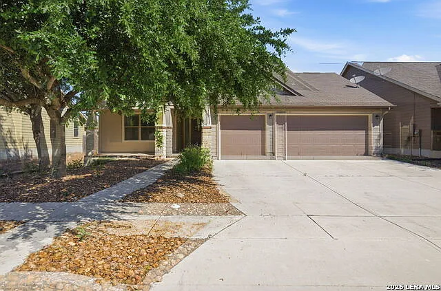 4 bed, 3.0 bath, 2840 sqft, $2,700 — Photo 2