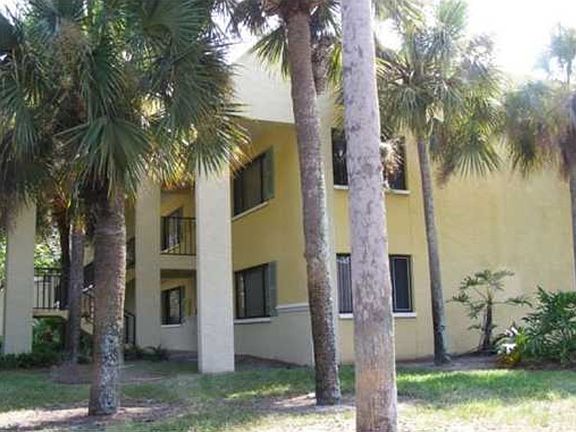 3rd image of 610 Meadows Cir #610