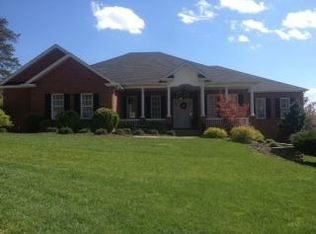 330 Crestmont Rd, Hurricane, WV 25526