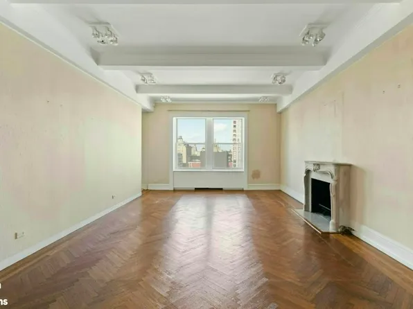 983 Park Avenue image 1 of 17