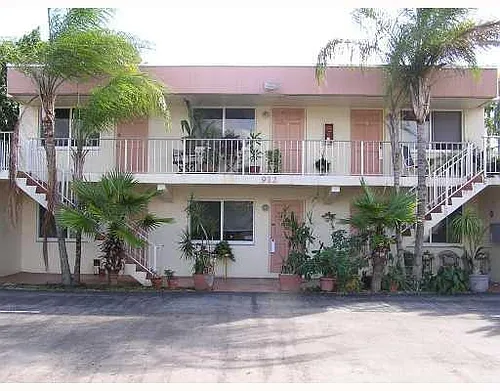 912 NE 17th Ct #4 Photo 1