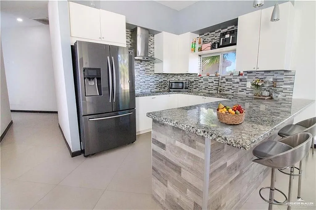 3 bed, 2.5 bath, 1604 sqft, $2,150 — Photo 2