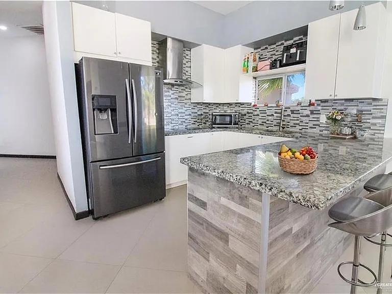 800 New Orleans Cir — Photo 2