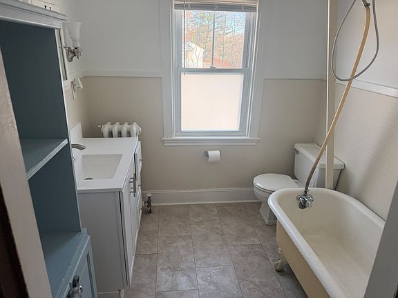 4th image of 152 S Kelsey St #2