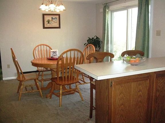 5 Breakfast Nook with Sliders to Deck