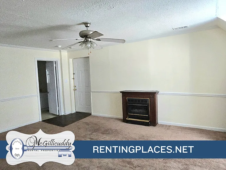 930 Hickman Rd #C — Photo 4