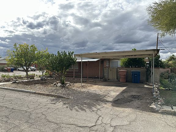 Side access to Kitchen w/ carport