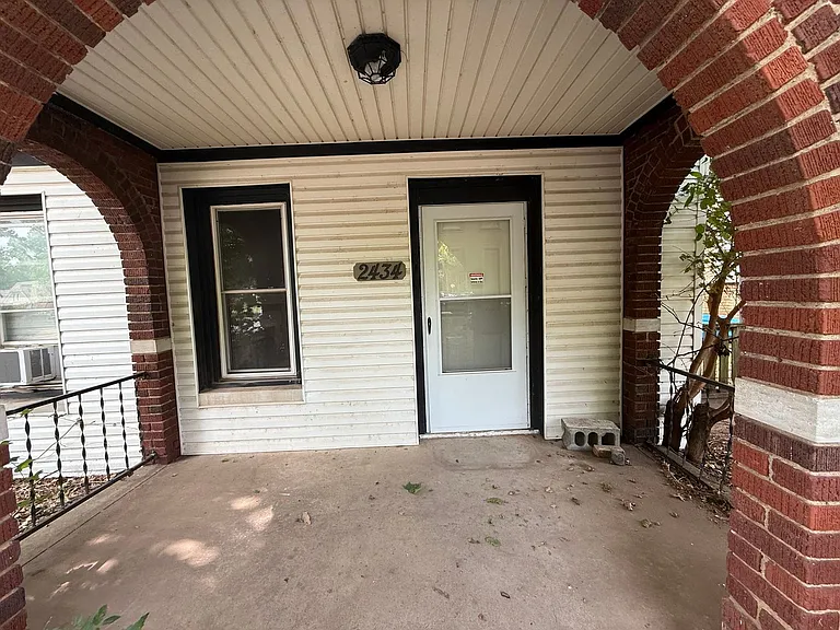 2432 NW 12th St — Photo 1