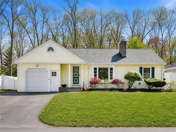 101 Shirley Dr, Cumberland, RI 02864